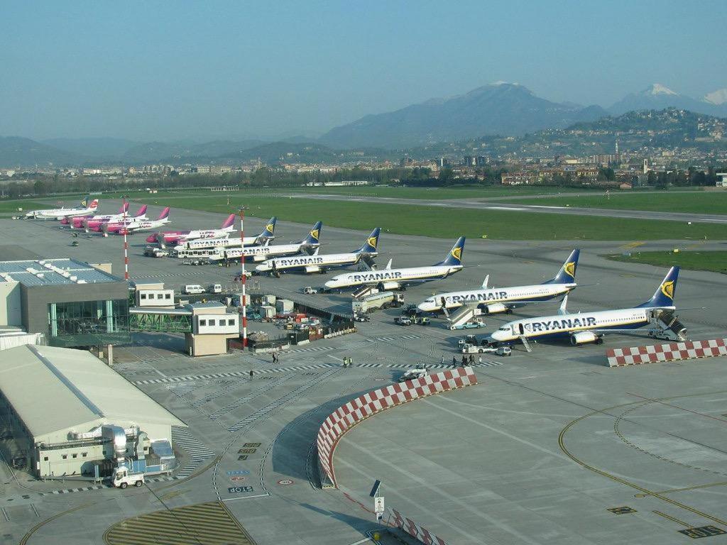 6 Minuti Airport Orio Al Serio, Vista Fiume E Wifi セリアーテ エクステリア 写真